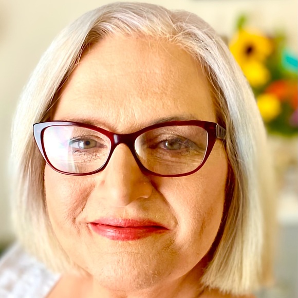 Meet your Posher, Mimi - Picture 2 of 3